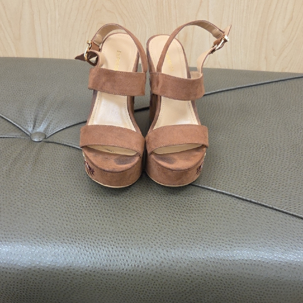 5/$25-Express Tan Wedges with Floral Design - Picture 3 of 7